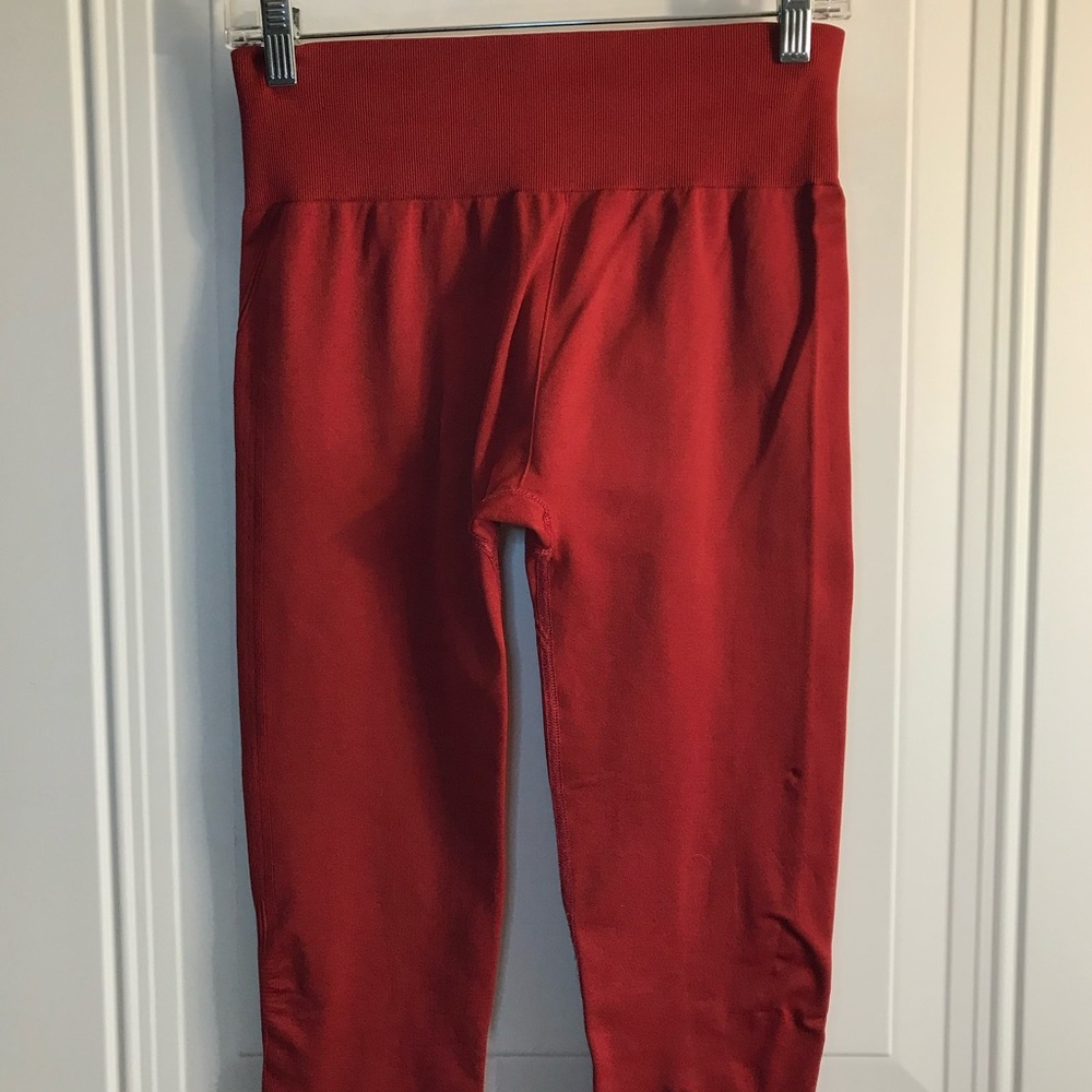 Carbon38 Brand Women’s M/L solid dark red leggings tights in EUC - Picture 5 of 7